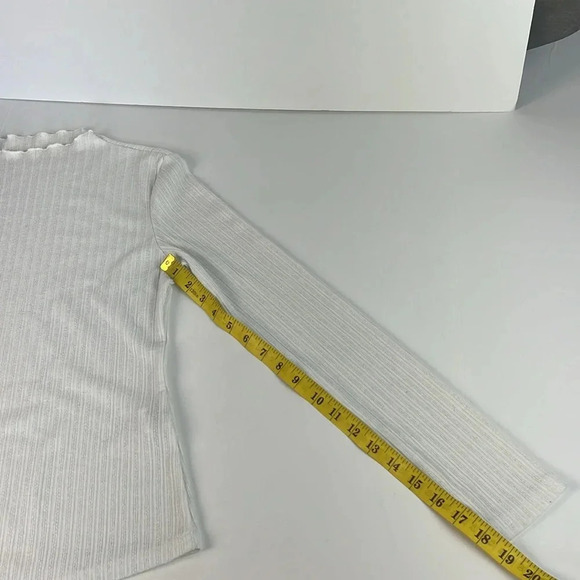 3/$15 White ribbed scalloped neck solid long sleeve formal top size medium - Picture 9 of 10